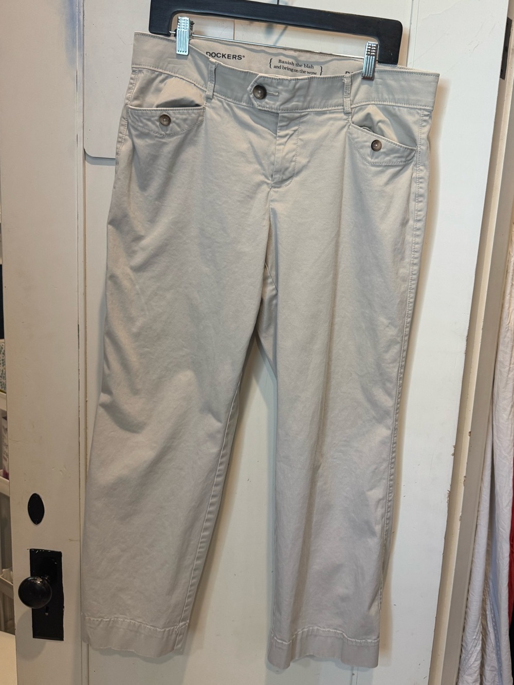 Dockers Women's Light Tan Crop Pants
